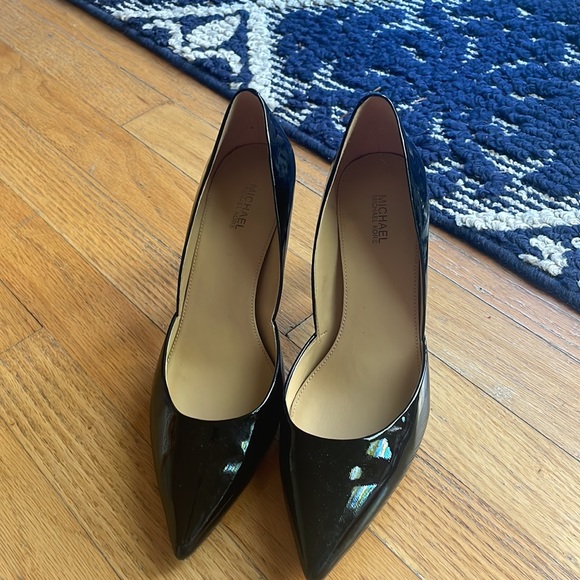 Michael Kors Patent Leather heels - Picture 3 of 6